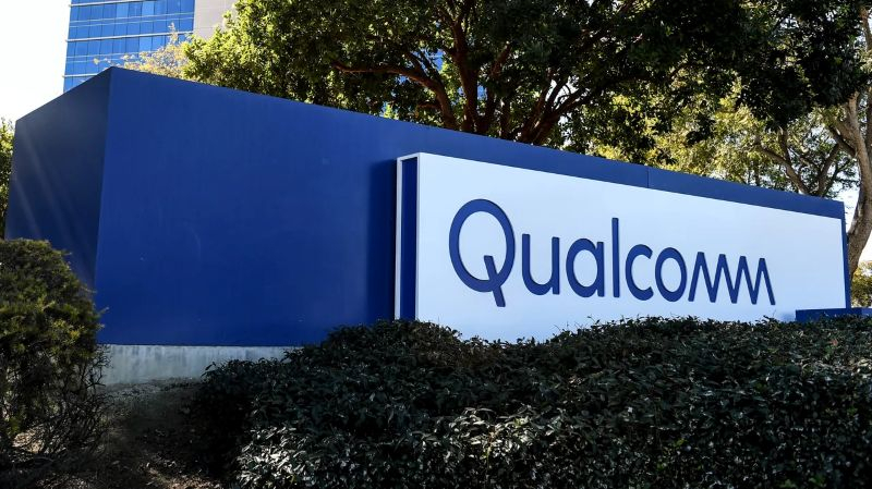 Qualcomm прогнозирует слабый спрос на смартфоны и усиливает ставку на ИИ
Qualcomm прогнозирует слабый спрос на смартфоны и усиливает ставку на ИИ